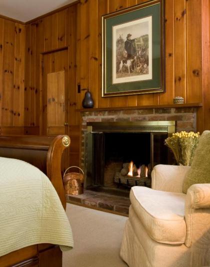 1906 Pine Crest Inn - image 7