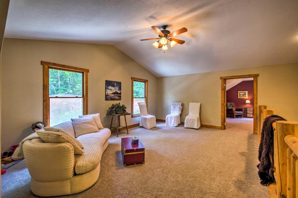 Tryon House with Hot Tub - Near Equestrian Centers! - image 3