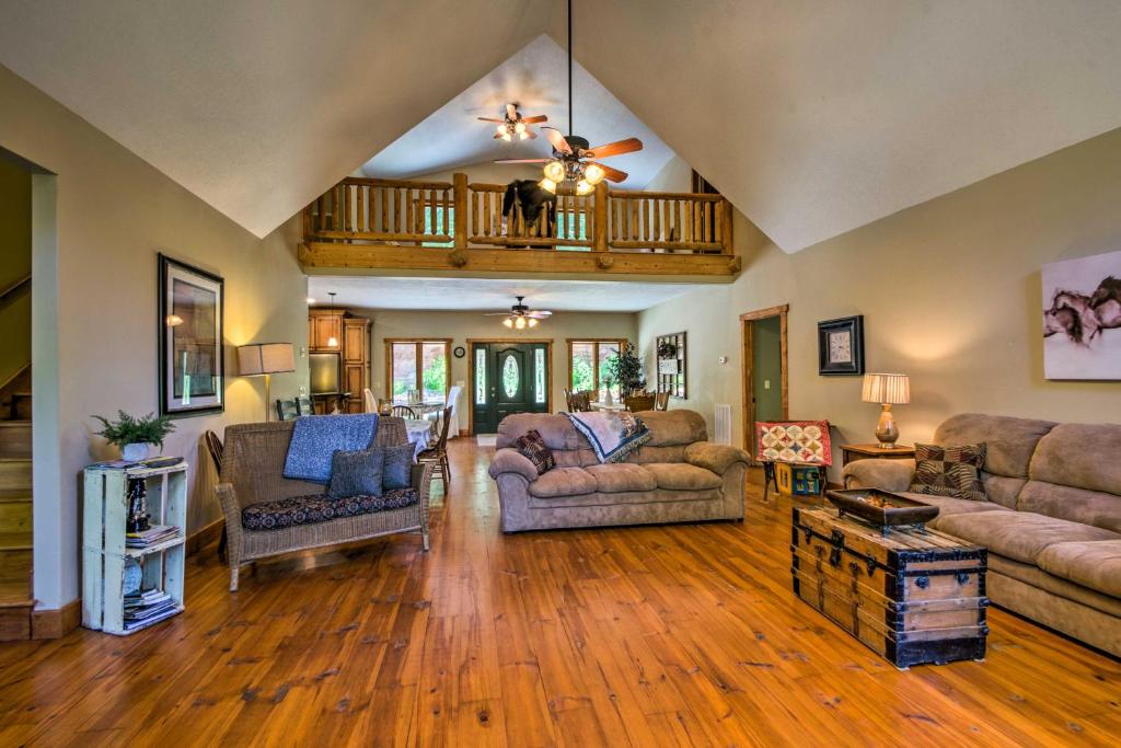 Tryon House with Hot Tub - Near Equestrian Centers! - image 5