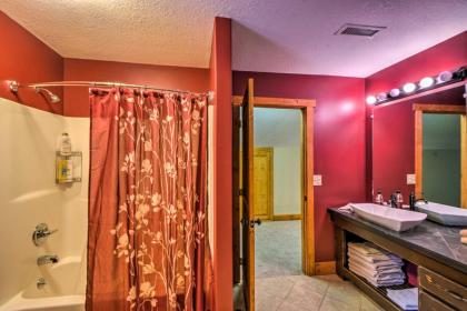 Tryon House with Hot Tub - Near Equestrian Centers! - image 8