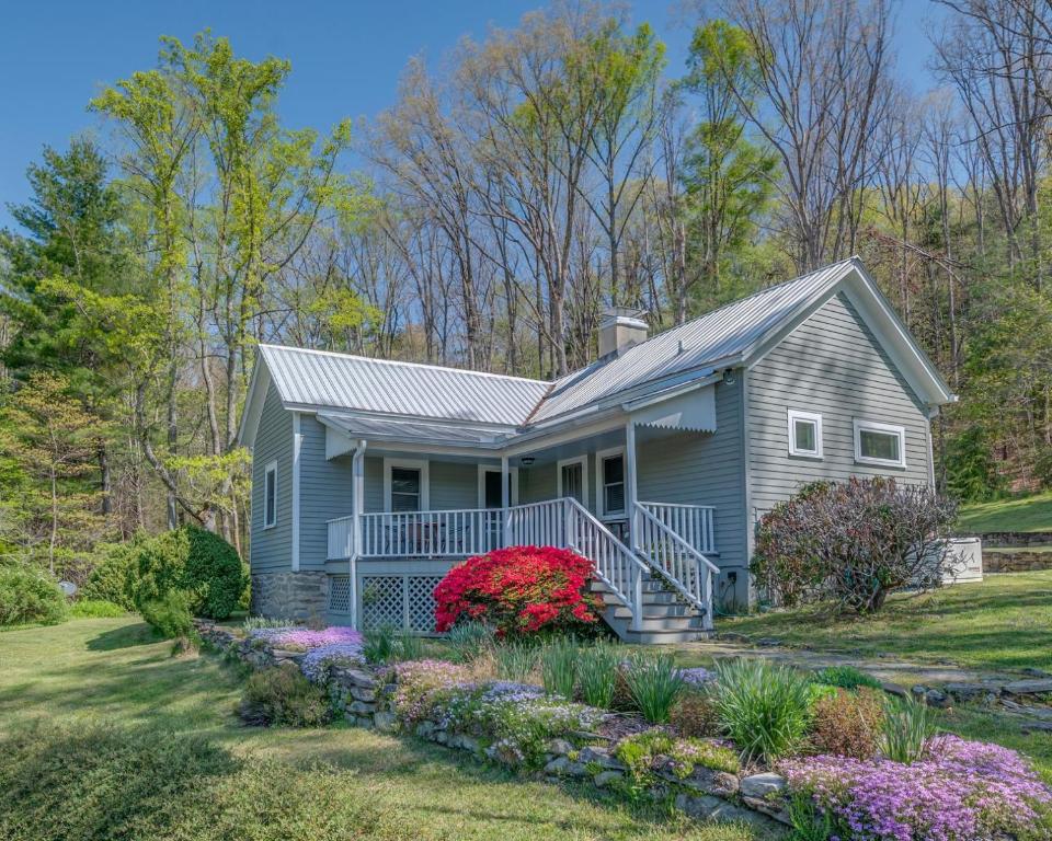 Foothills Farmhouse - main image