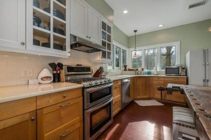 Foothills Farmhouse - image 13