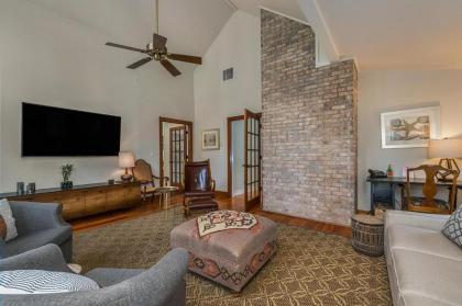 Foothills Farmhouse - image 4