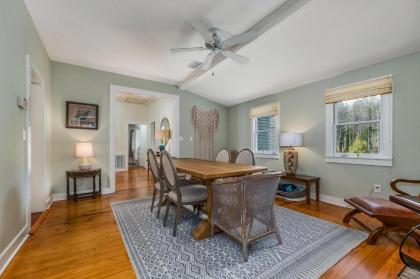 Foothills Farmhouse - image 6
