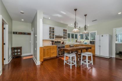 Foothills Farmhouse - image 8