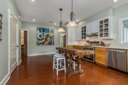 Foothills Farmhouse - image 9