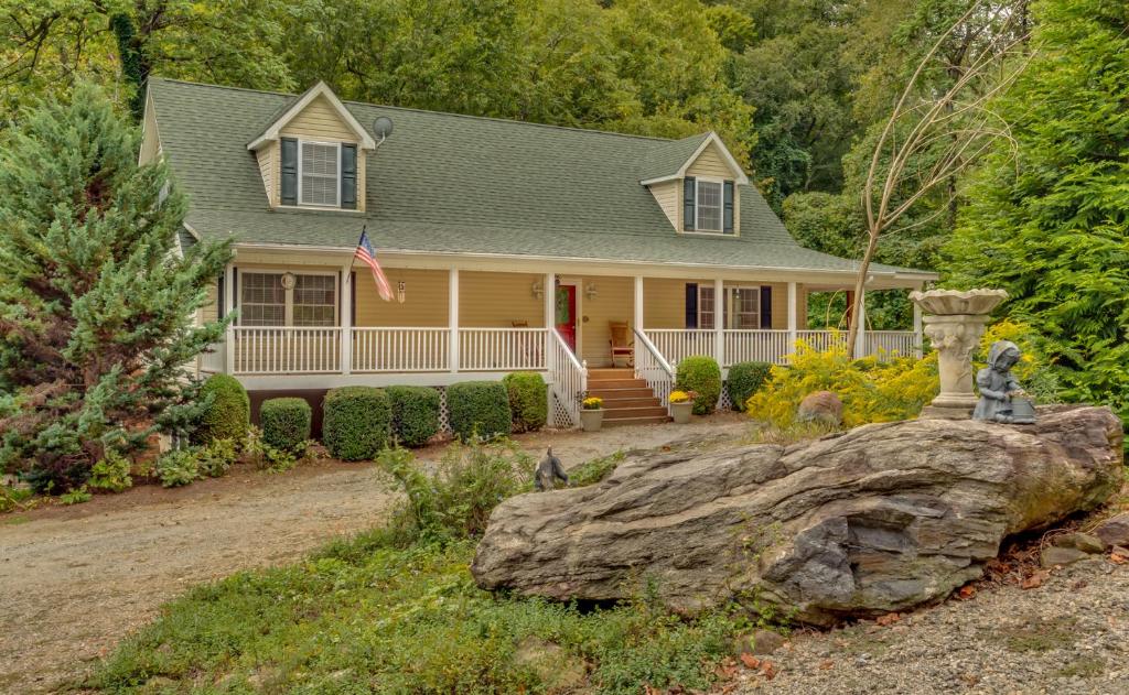 Rushing Waters Retreat - main image