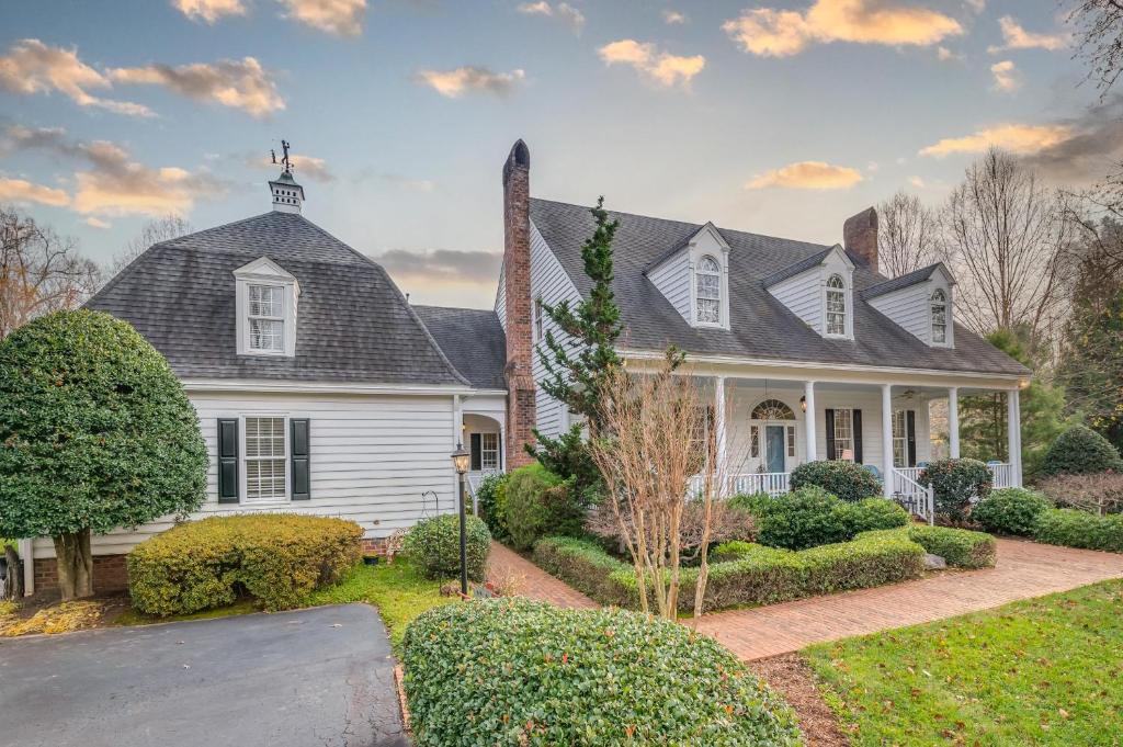 Laurelwood - main image