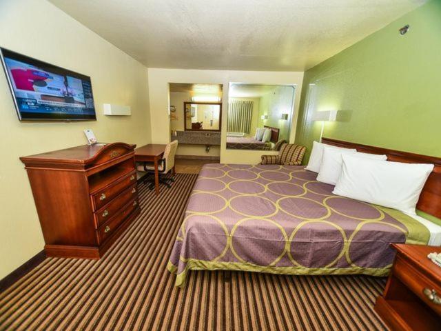 Masters Inn Tucker - image 2