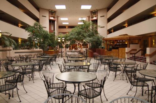 Ramada by Wyndham Viscount Suites Tucson East - image 2