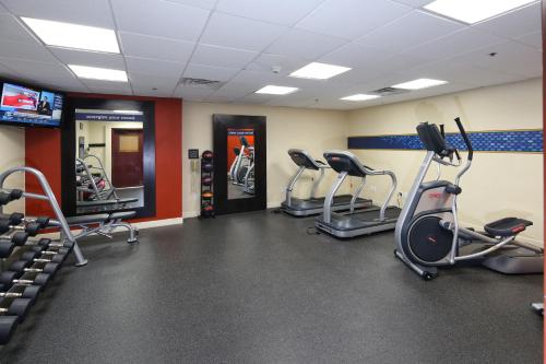 Hampton Inn & Suites Tucson Mall - image 2