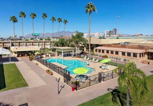 Ramada by Wyndham Tucson - main image
