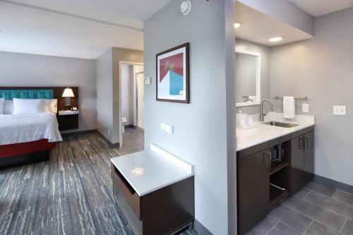Hampton Inn & Suites Tucson East - image 2