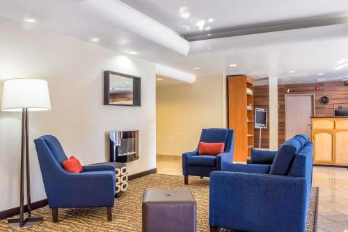 Comfort Inn & Suites near Kino Sports Complex - image 3