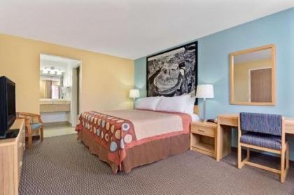 Super 8 by Wyndham Tucson/Grant Road Area AZ - image 4