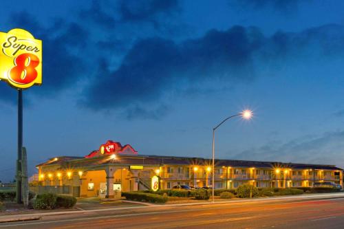 Super 8 by Wyndham Tucson Downtown Convention Center - main image