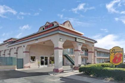 Super 8 by Wyndham Tucson Downtown Convention Center - image 2
