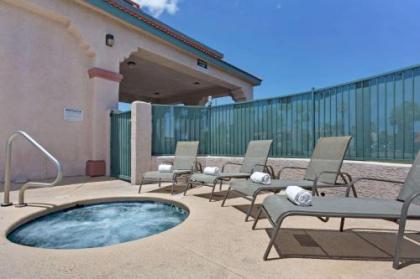Super 8 by Wyndham Tucson Downtown Convention Center - image 5