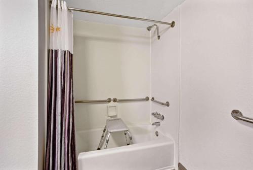 La Quinta Inn by Wyndham Tucson East - image 5