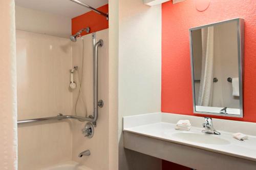 Red Roof Inn Tucson North - Marana - image 2