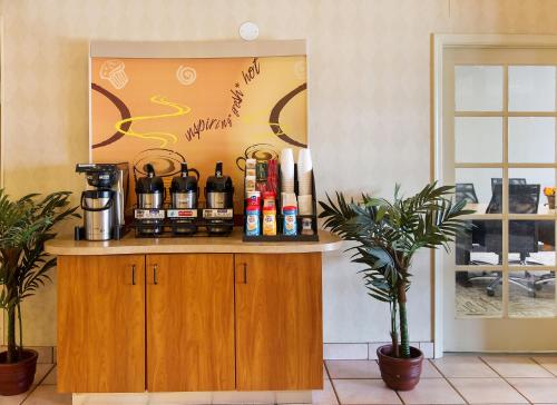 Red Roof Inn Tucson North - Marana - image 3