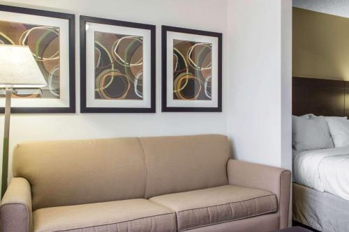 Comfort Suites at Tucson Mall - image 2
