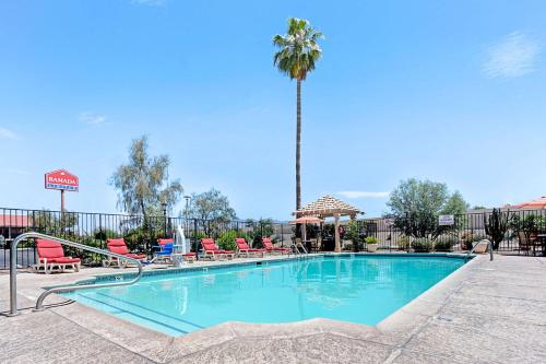 Days Inn by Wyndham Tucson City Center - image 2