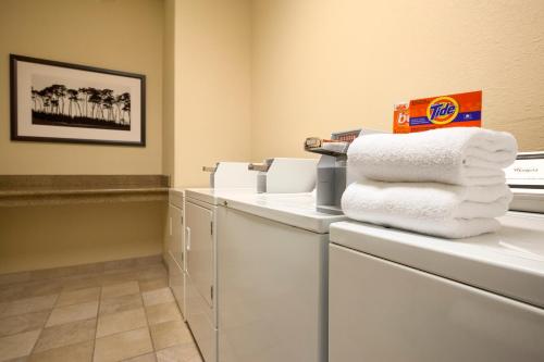 Country Inn & Suites by Radisson Tucson City Center AZ - image 4