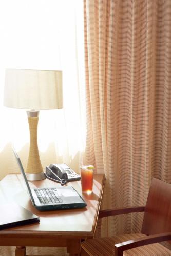 Country Inn & Suites by Radisson Tucson City Center AZ - image 5
