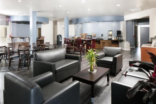 Red Lion Inn & Suites Tucson Downtown - image 5