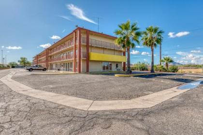 OYO Hotel Tucson Downtown - image 4