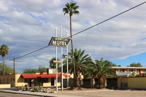 Amazon Motel - main image