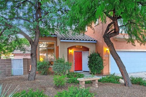 Stylish Southwest 2 BR by Casago - main image