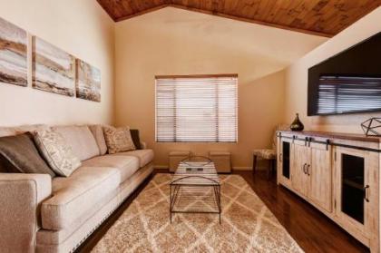 Family Home with Fire Pit Walk to Golf Course and Park - image 3