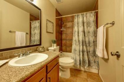 Family Home with Fire Pit Walk to Golf Course and Park - image 5
