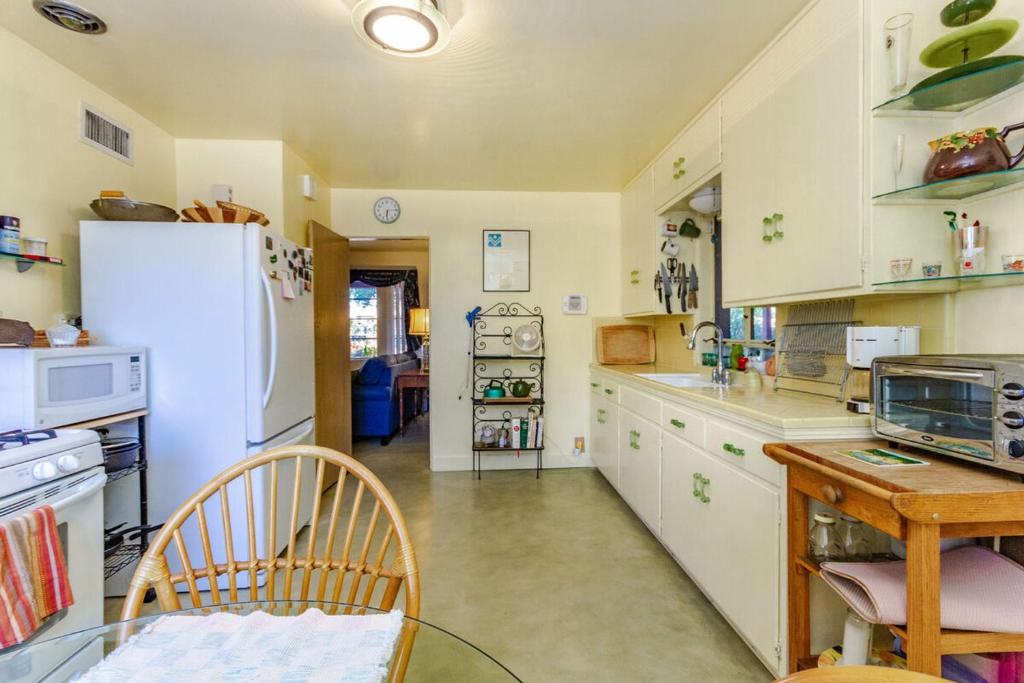 Readers Holmes 2BR by Casago - image 7