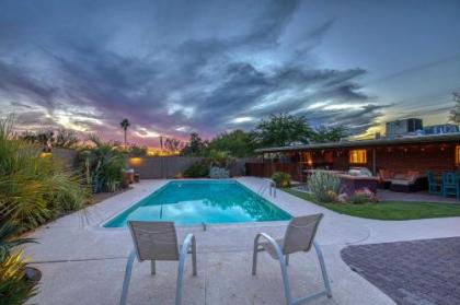 Spacious Oasis with Hot tub 6mi to Saguaro Park