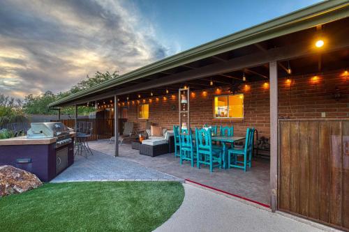Spacious Oasis with Hot Tub 6Mi to Saguaro Park - image 2