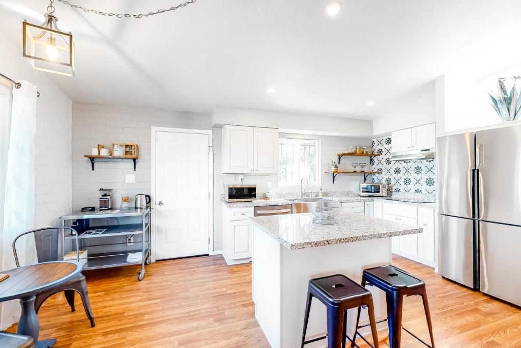 Historic Midtown Retreat - image 2