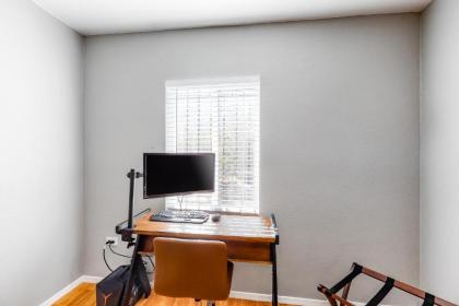 Historic Midtown Retreat - image 4