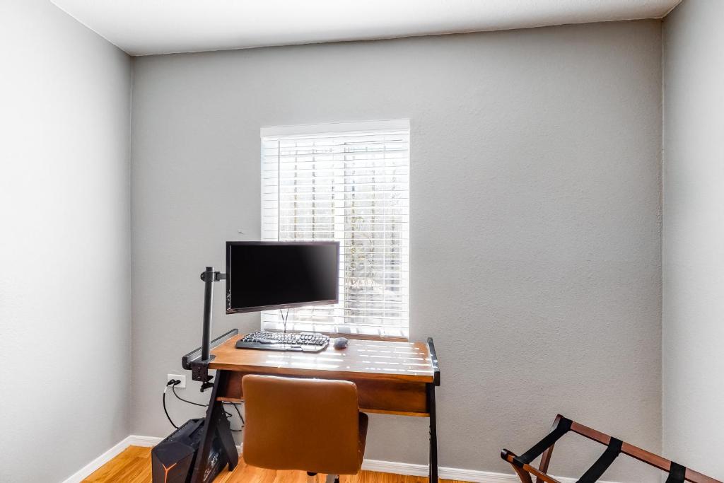 Historic Midtown Retreat - image 4