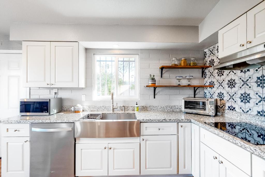 Historic Midtown Retreat - image 6
