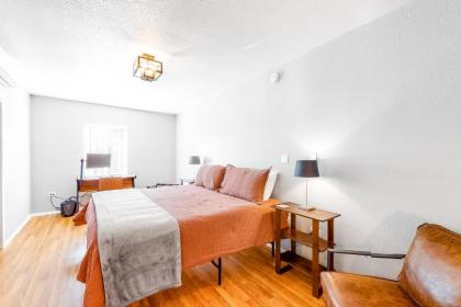 Historic Midtown Retreat - image 9