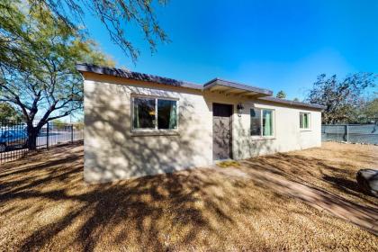 Cozy Tucson Retreat - image 4