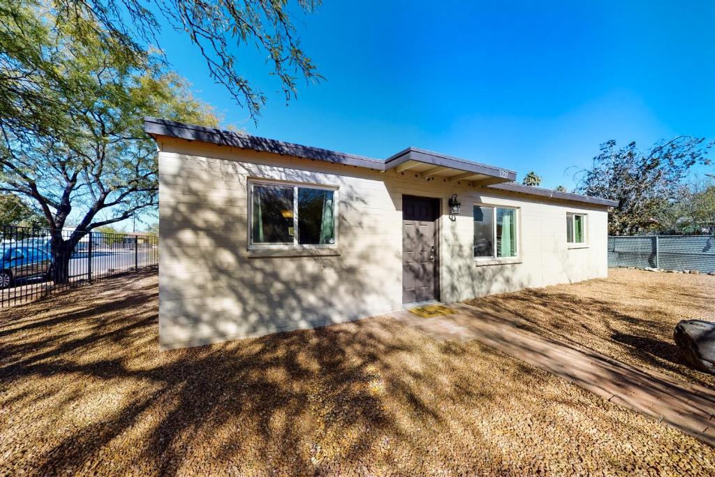 Cozy Tucson Retreat - image 4