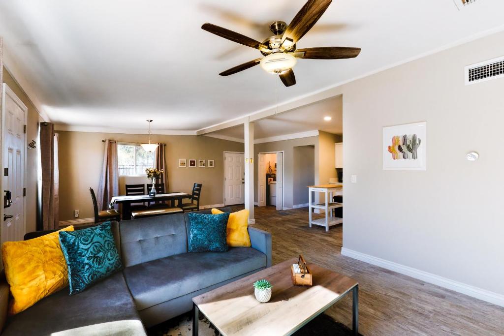 Cozy Tucson Retreat - image 6