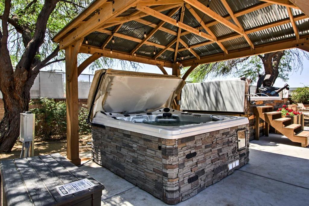 Pet-Friendly Tucson Casita Shared Hot Tub and Porch - main image