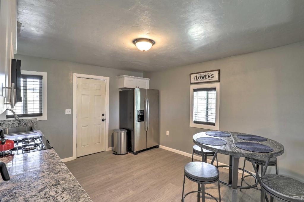 Bright Tucson Home with Patio - 2 Mi to U of A! - image 4
