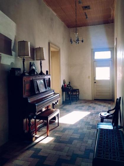 Historic Adobe 3br Home in Downtown El Presidio - image 2