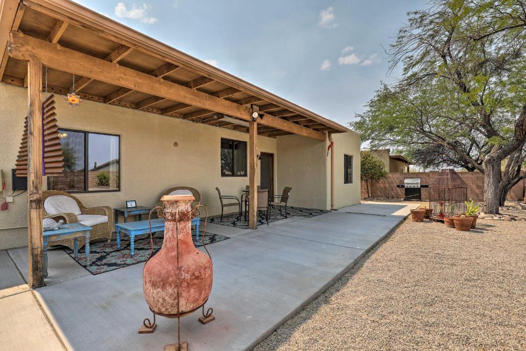 North Tucson Casita Drive to Golf Courses! - image 2